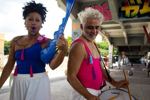 História de Cintura Fina no Viaduto